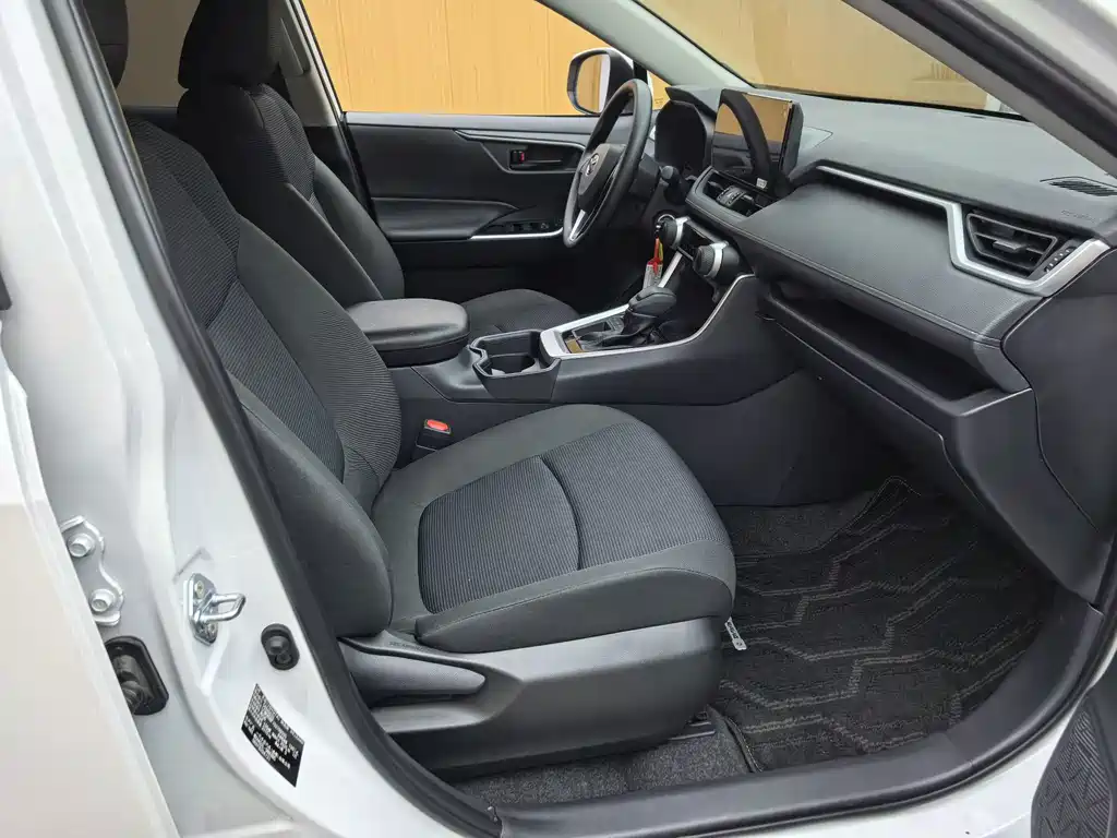 Toyota RAV4 — миниатюра 7