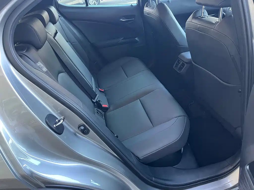 Lexus UX — миниатюра 11