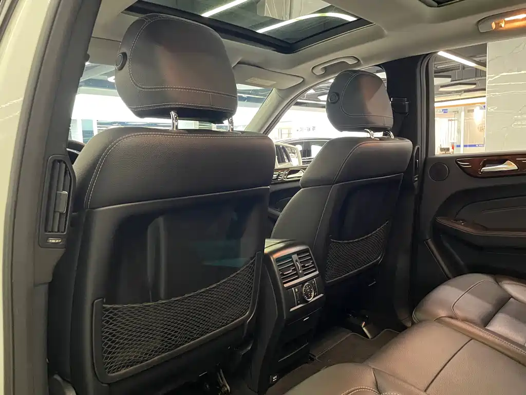 Mercedes-Benz M-Class — миниатюра 32