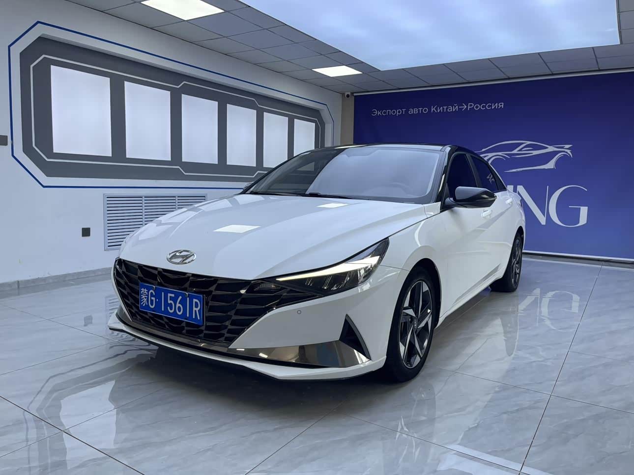 Hyundai Elantra 1.5 л 2023 г. Белый, пробег 45000 км