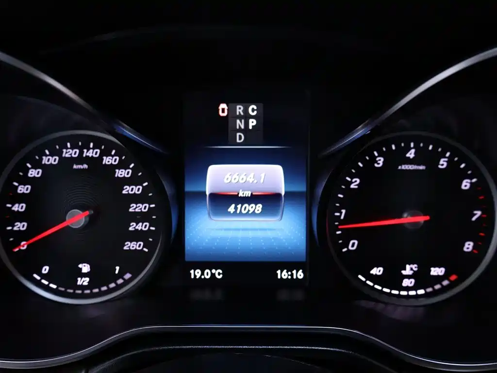 MERCEDES-BENZ V CLASS