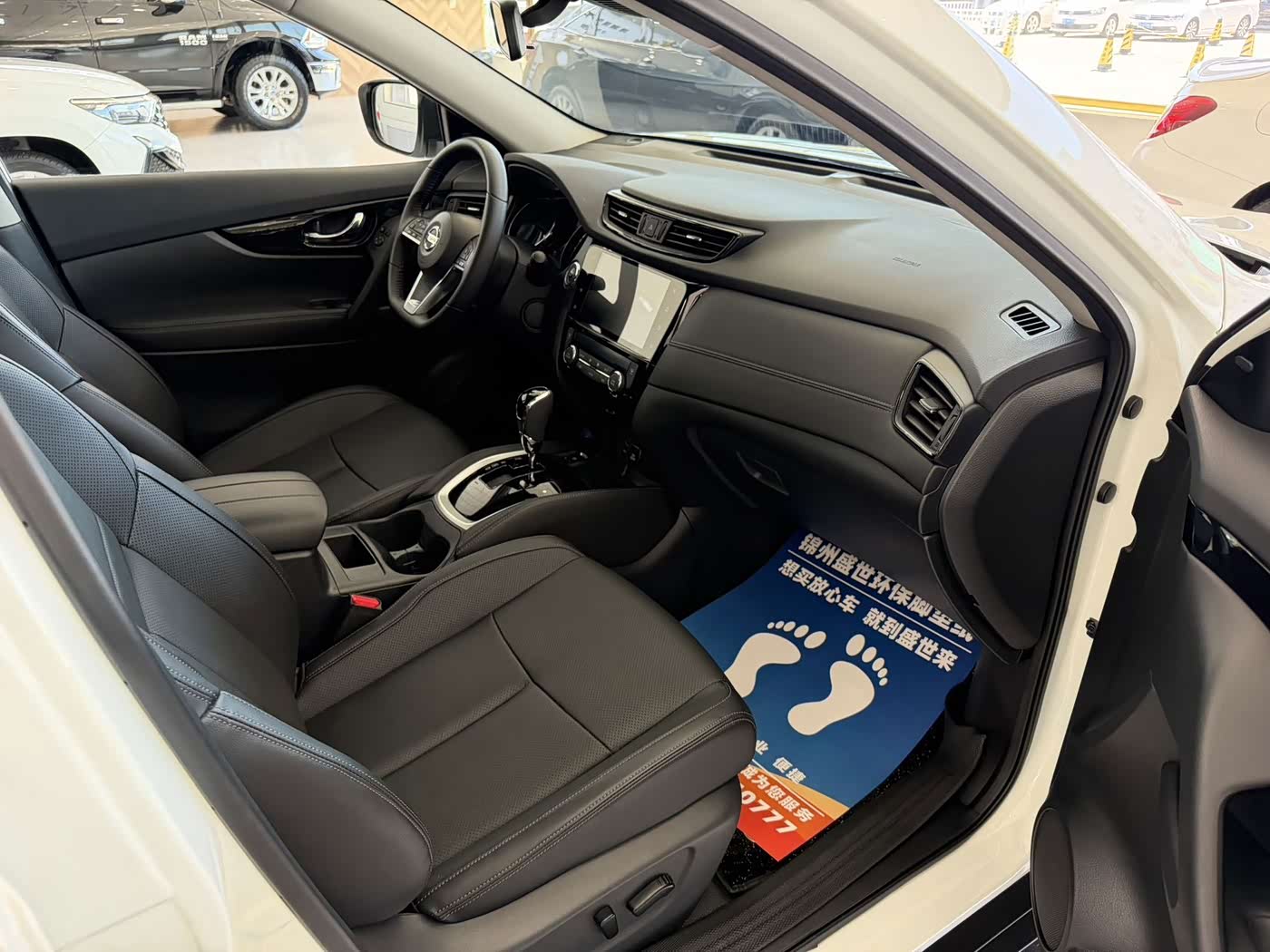 Nissan X-Trail 2.0 л 2024 г. Белый, пробег 6000 км