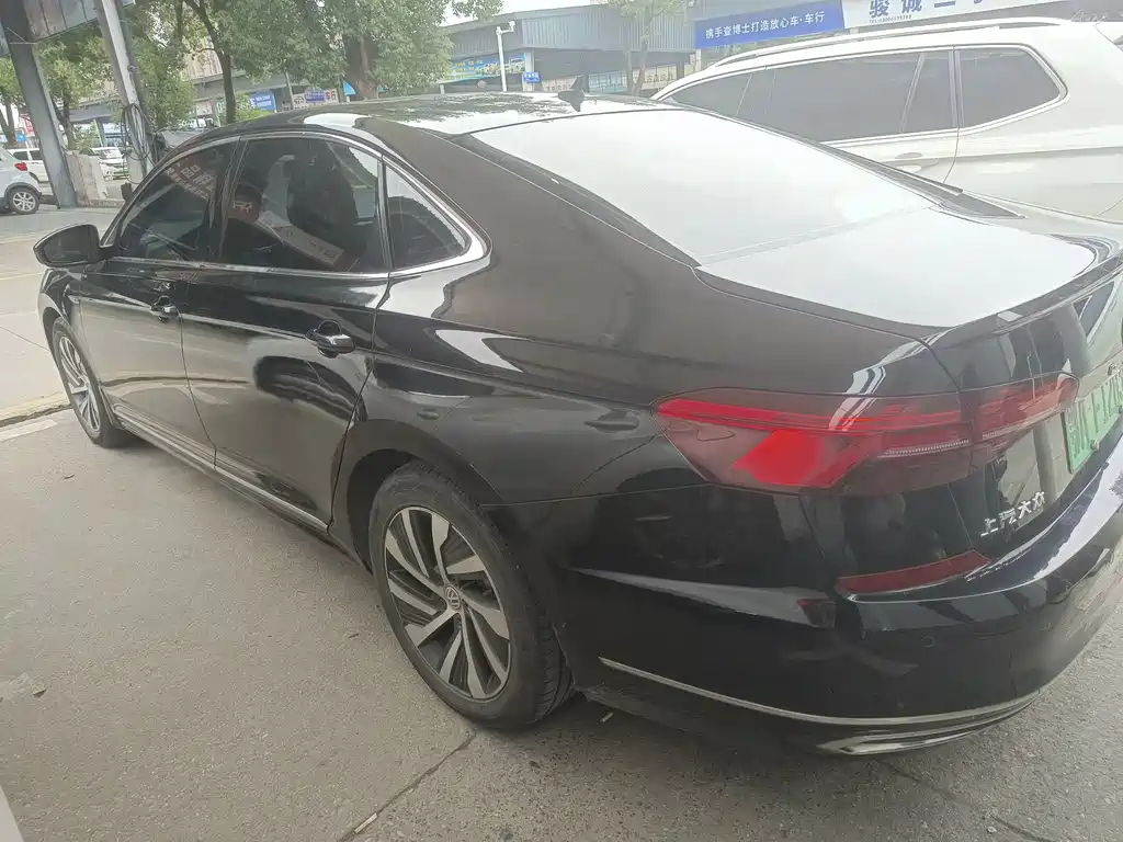 Volkswagen Passat PHEV — миниатюра 11