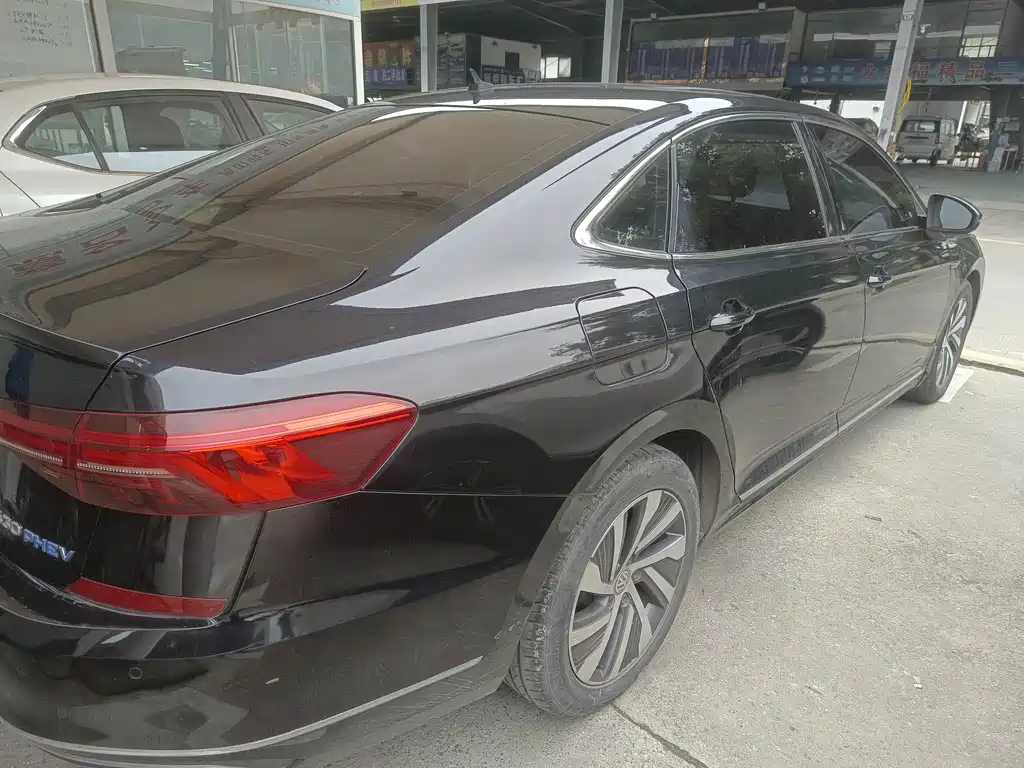 Volkswagen Passat PHEV — миниатюра 14