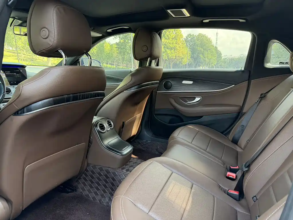 Mercedes-Benz E-Class — миниатюра 6