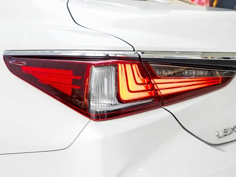 Lexus ES — миниатюра 9