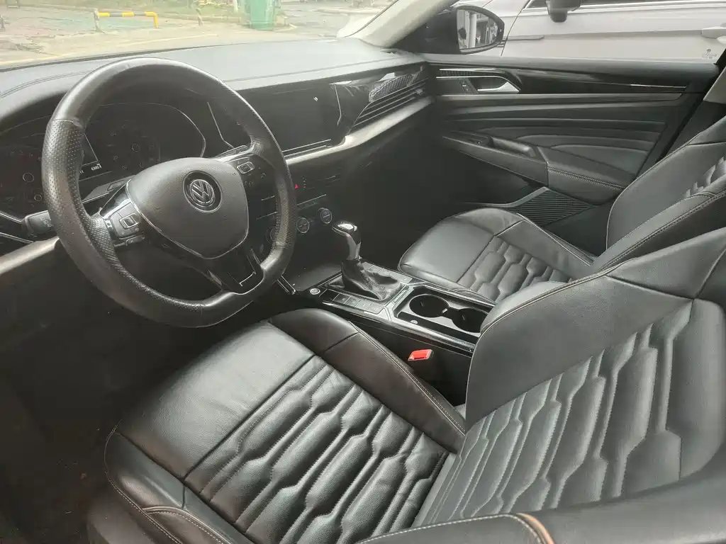 Volkswagen Passat PHEV — миниатюра 5