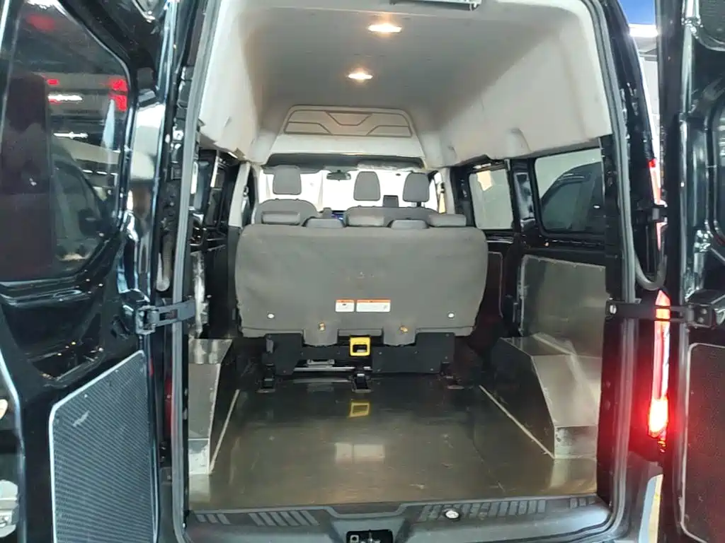 Ford Transit — миниатюра 19