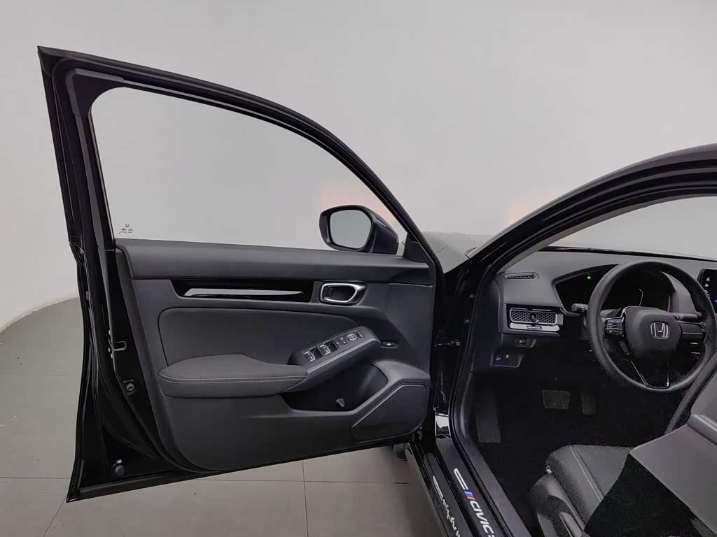 Honda Civic 1.5 л 2025 г. Чёрный, пробег 3000 км
