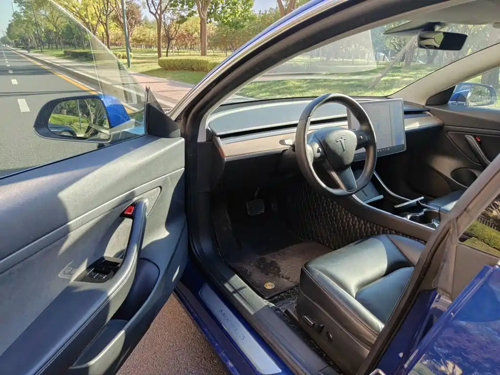 Tesla Model 3 — миниатюра 16
