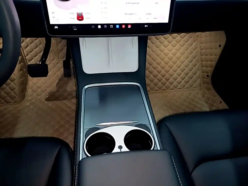 Tesla Model Y — миниатюра 14