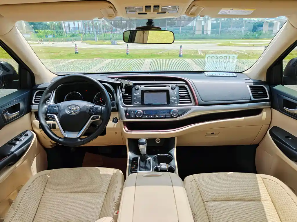 Toyota Highlander 2015 2.0T Luxury 7 мест