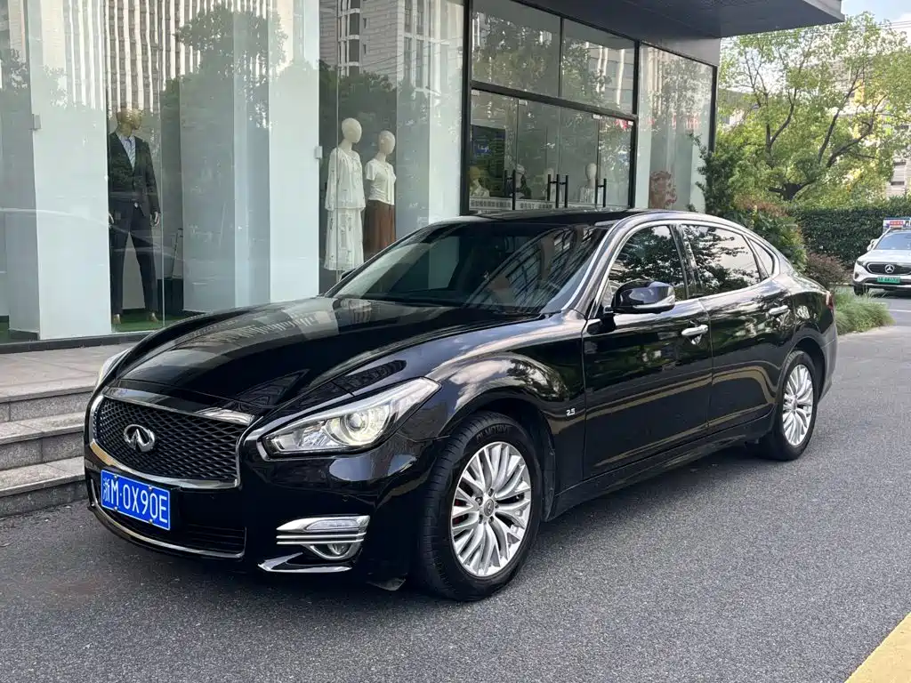 Infiniti Q70