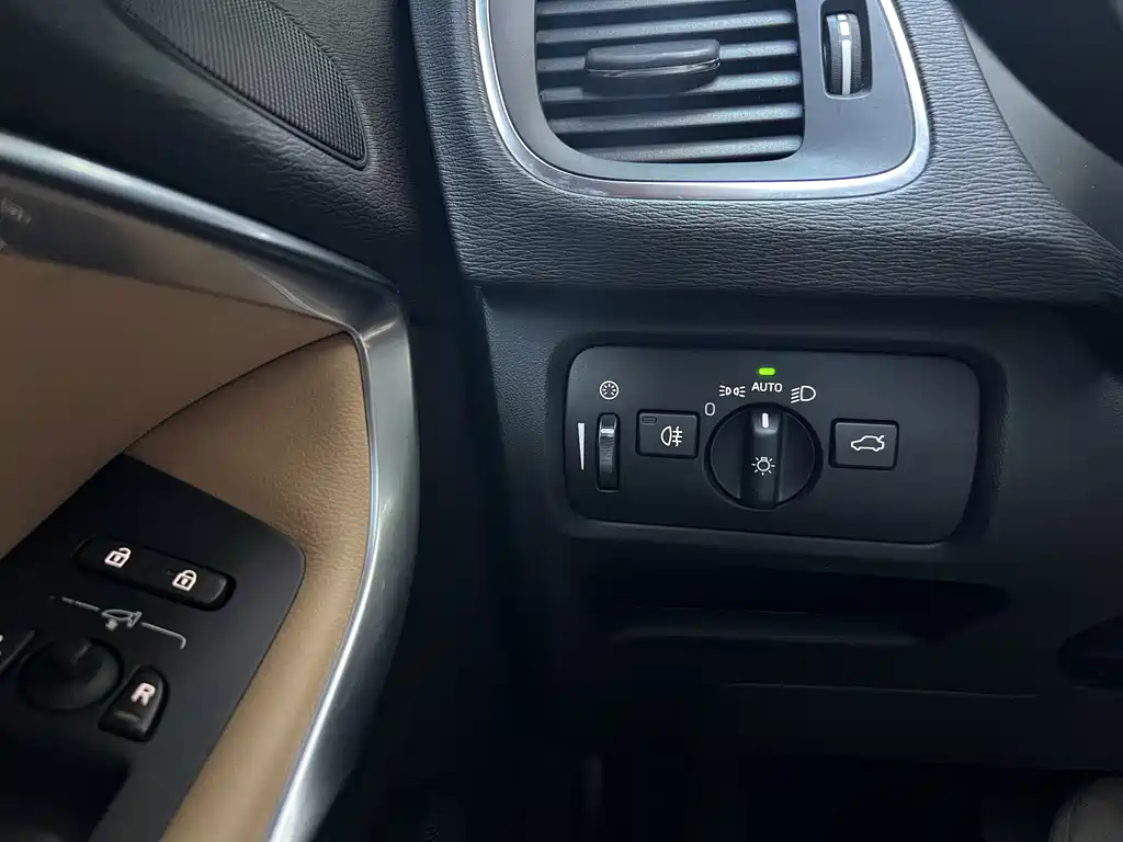 Volvo V40 — миниатюра 15