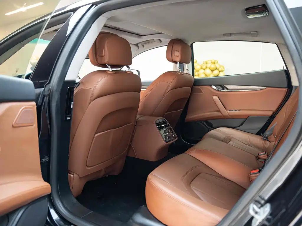 Maserati Quattroporte — миниатюра 12