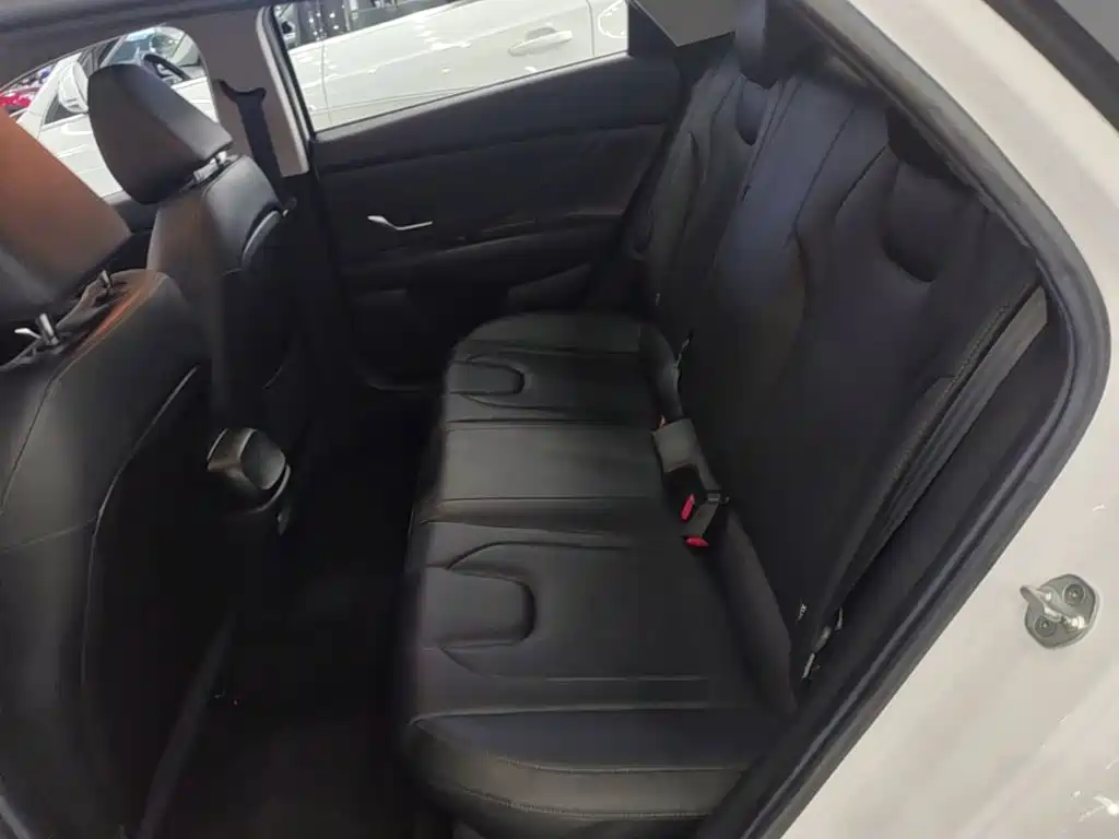 Hyundai Elantra — миниатюра 17