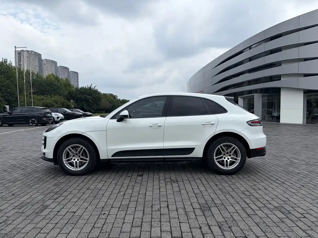 Porsche Macan — миниатюра 3