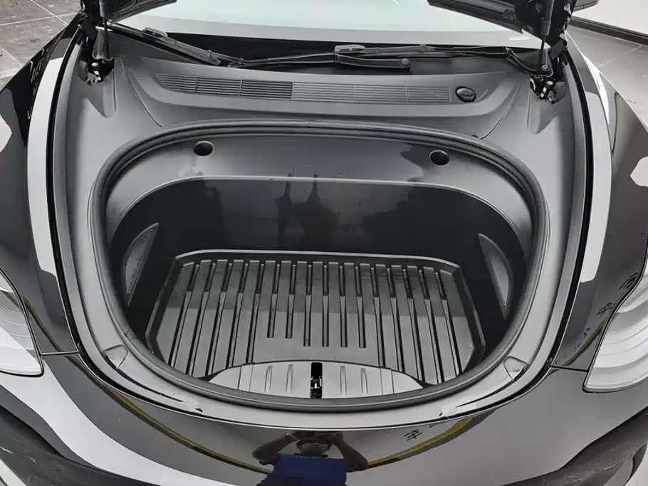 Tesla Model 3 — миниатюра 10