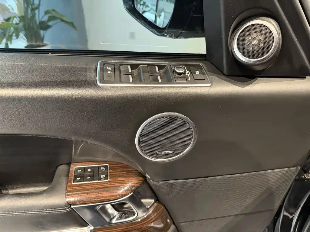 Land Rover Range Rover — миниатюра 14
