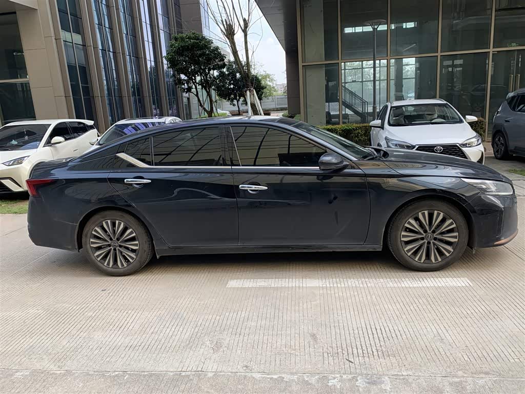 Nissan Teana 2.0 л 2024 г. Чёрный, пробег 41800 км