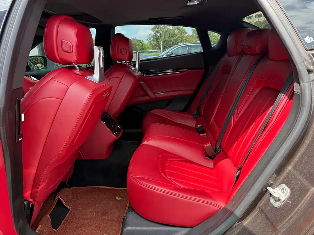 Maserati Quattroporte — миниатюра 6