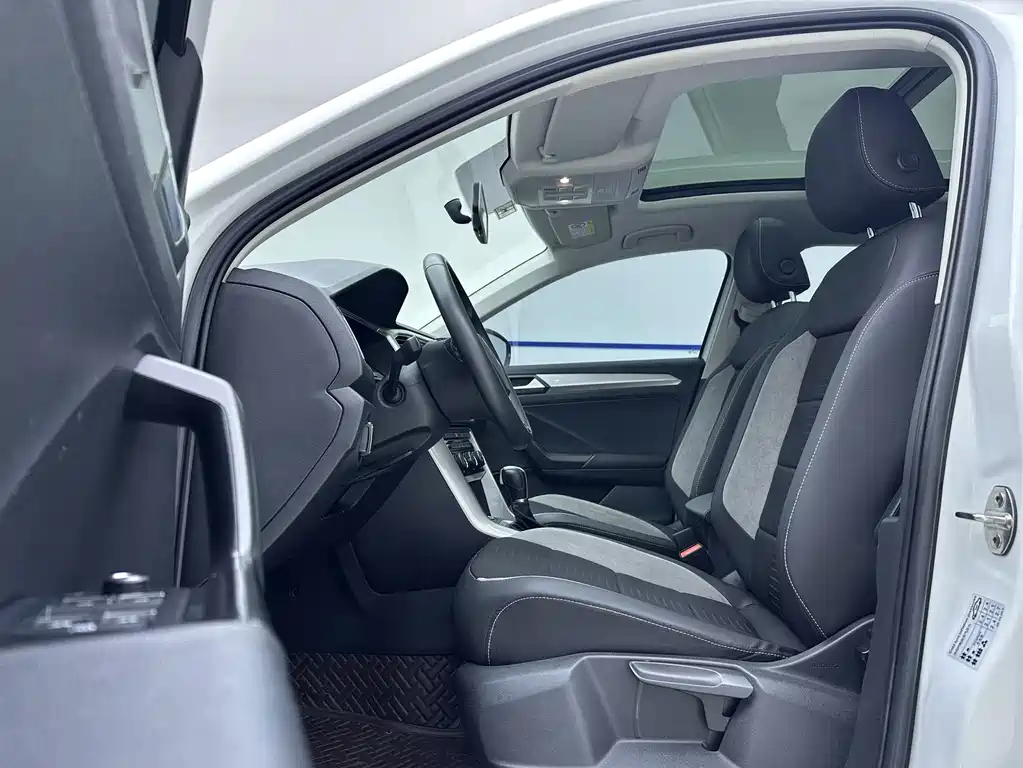 Volkswagen T-Roc 2022 — фото 7