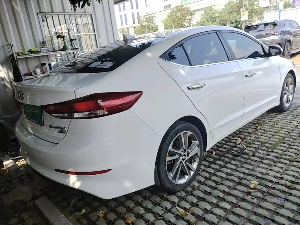 Hyundai Elantra — миниатюра 7