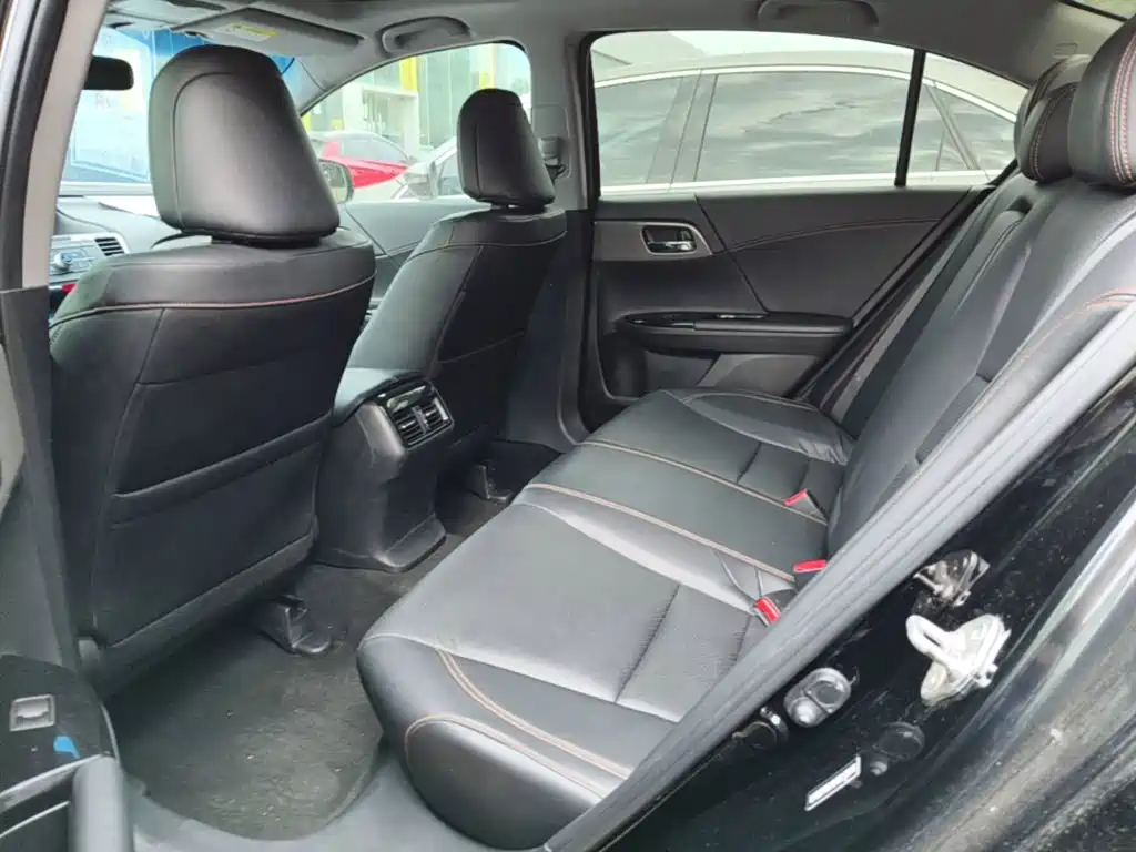 Honda Accord — миниатюра 17