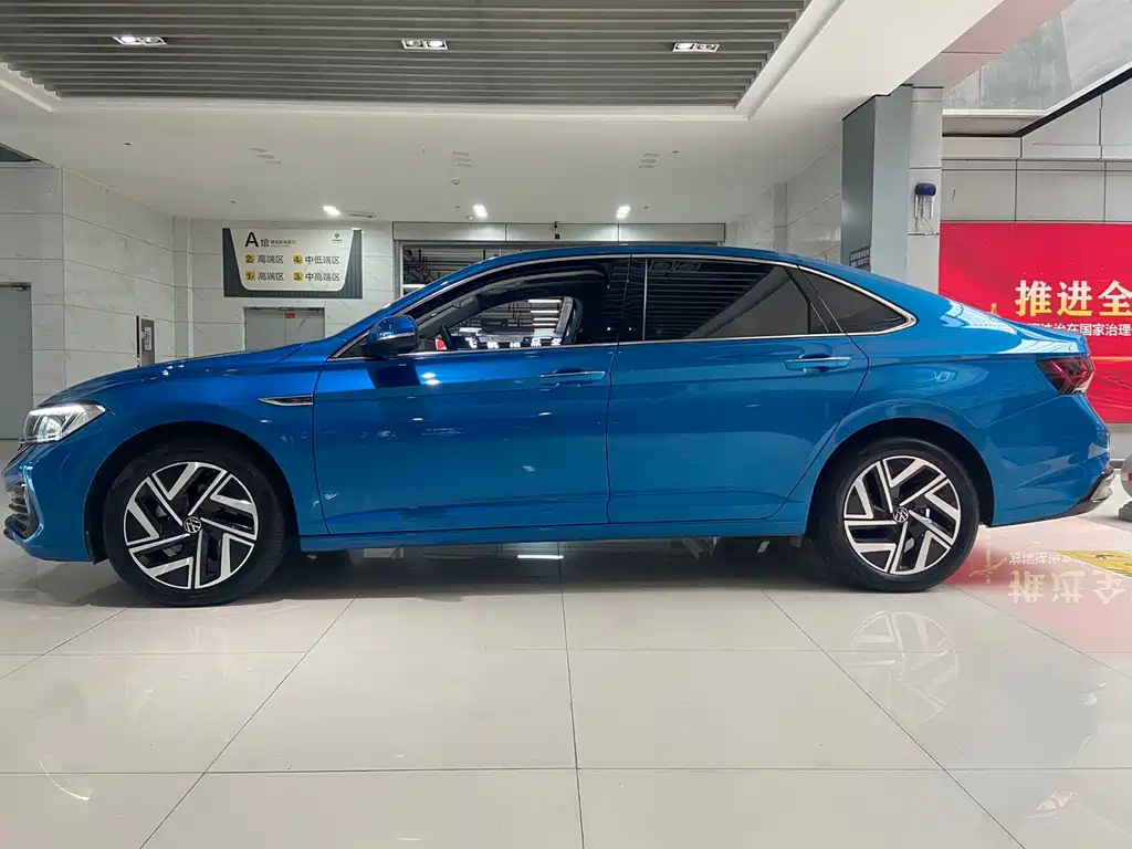 Volkswagen Sagitar - фото 4