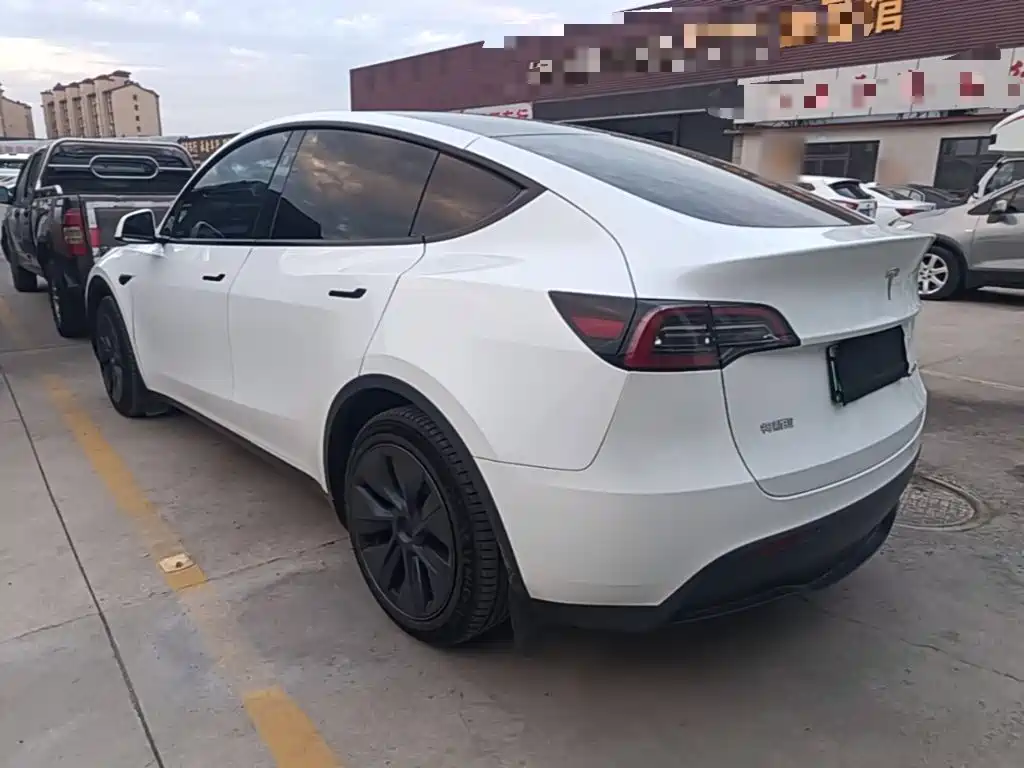 Tesla Model Y 2024 — фото 4