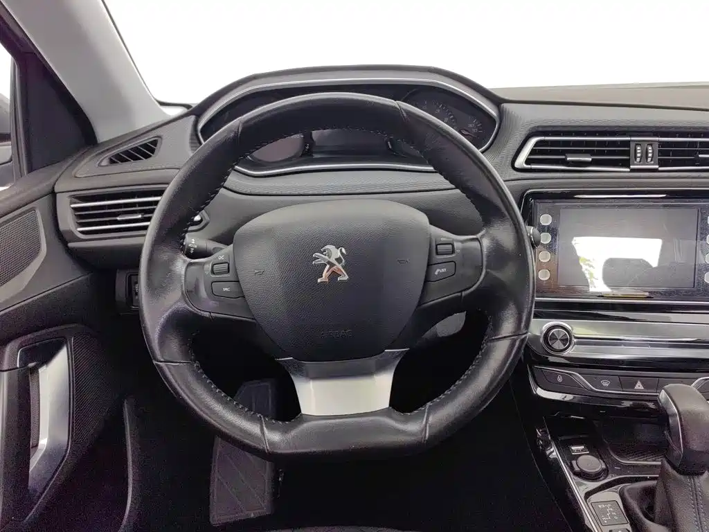 Peugeot 308 — миниатюра 11