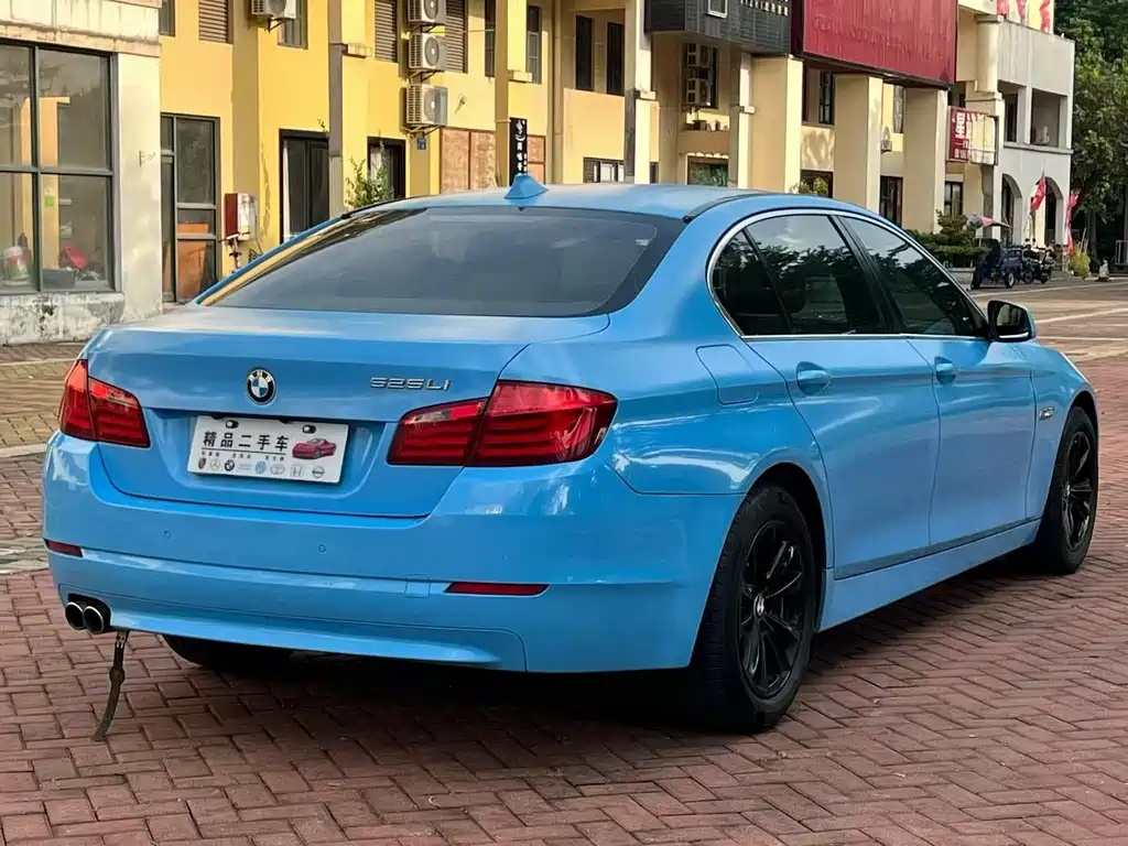 BMW 5 Series — миниатюра 9