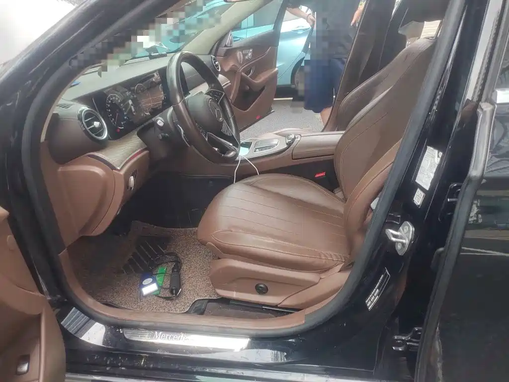 Mercedes-Benz E-Class — миниатюра 14