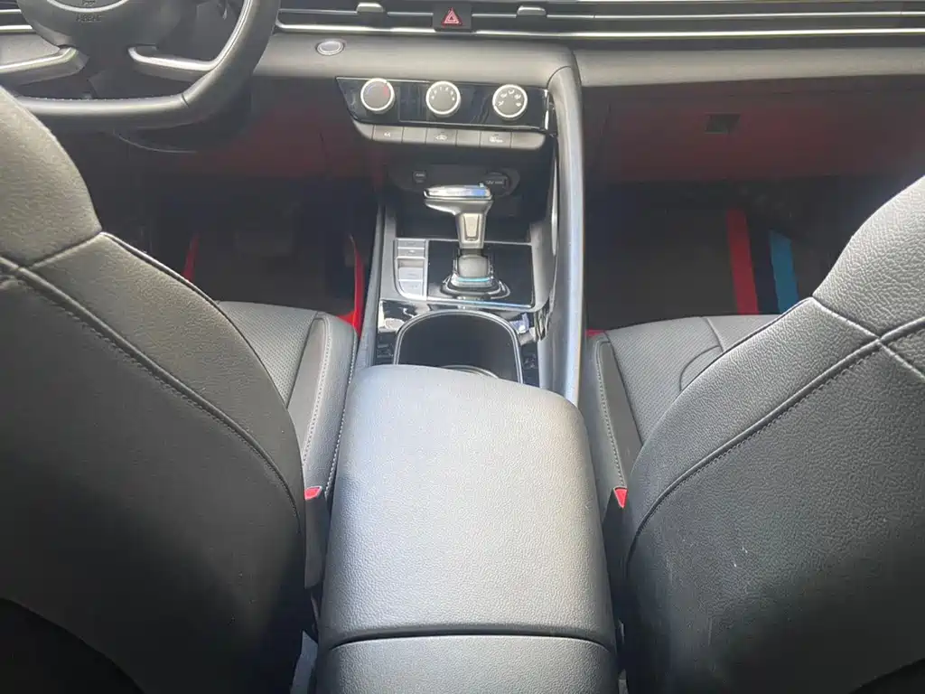 Hyundai Elantra — миниатюра 9