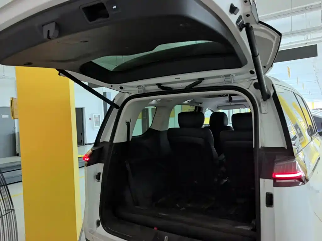 GAC Motor Trumpchi E8 PHEV — миниатюра 19