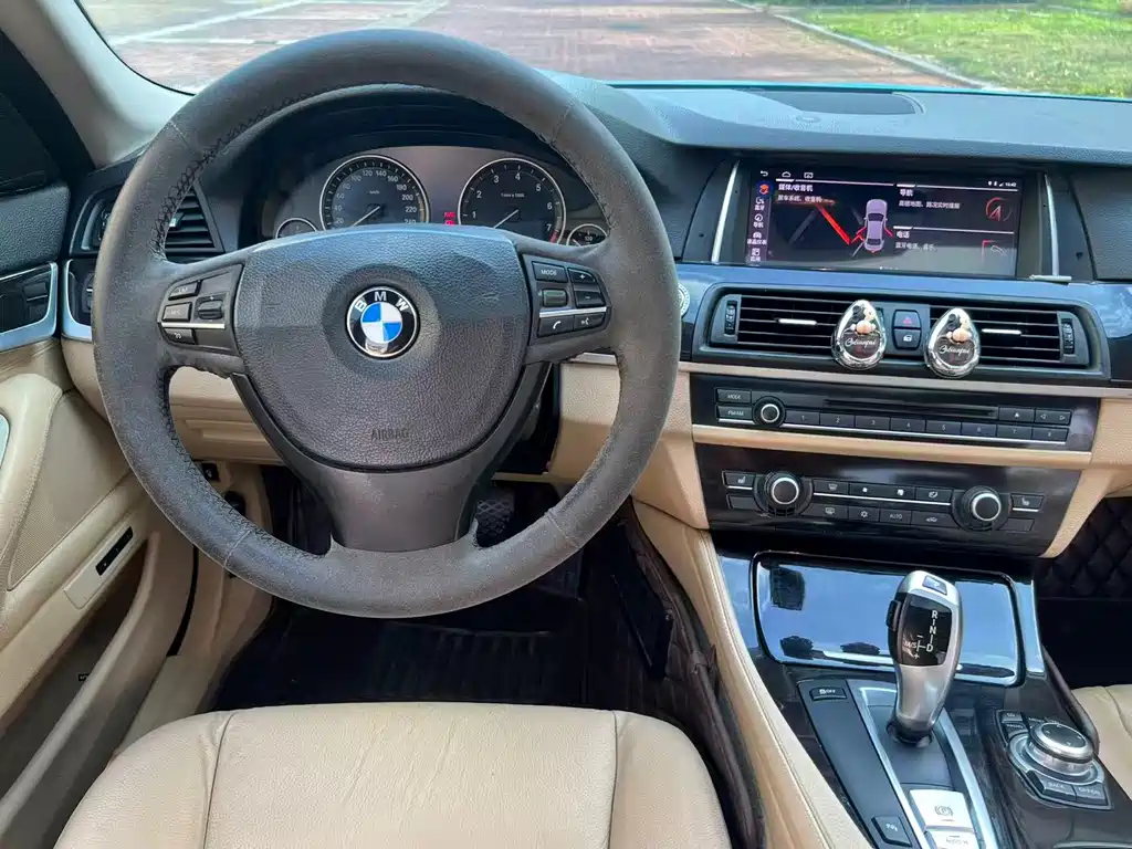 BMW 5 Series — миниатюра 14
