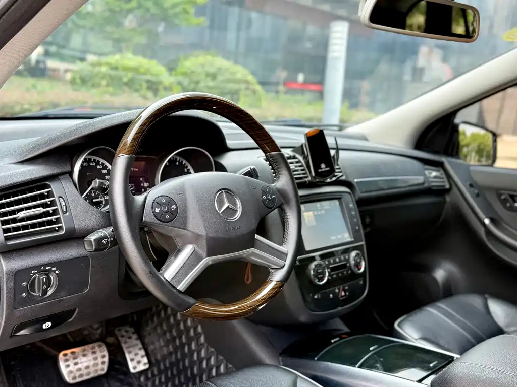 Mercedes-Benz R 2017 R 320 4MATIC