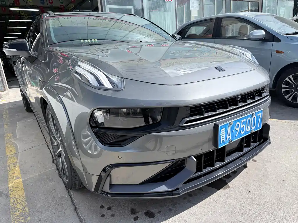 Lynk & Co 02 Hatchback — миниатюра 3