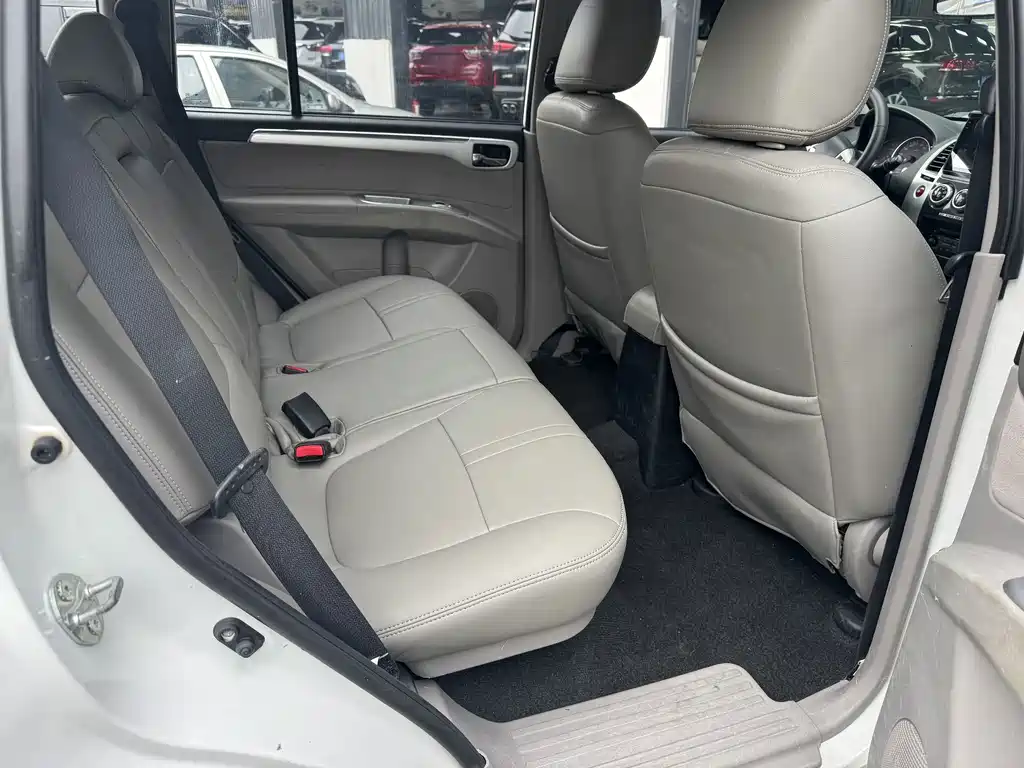 Mitsubishi Pajero Sport — миниатюра 9