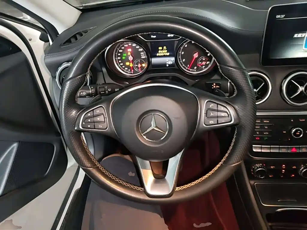 Mercedes-Benz GLA — миниатюра 11