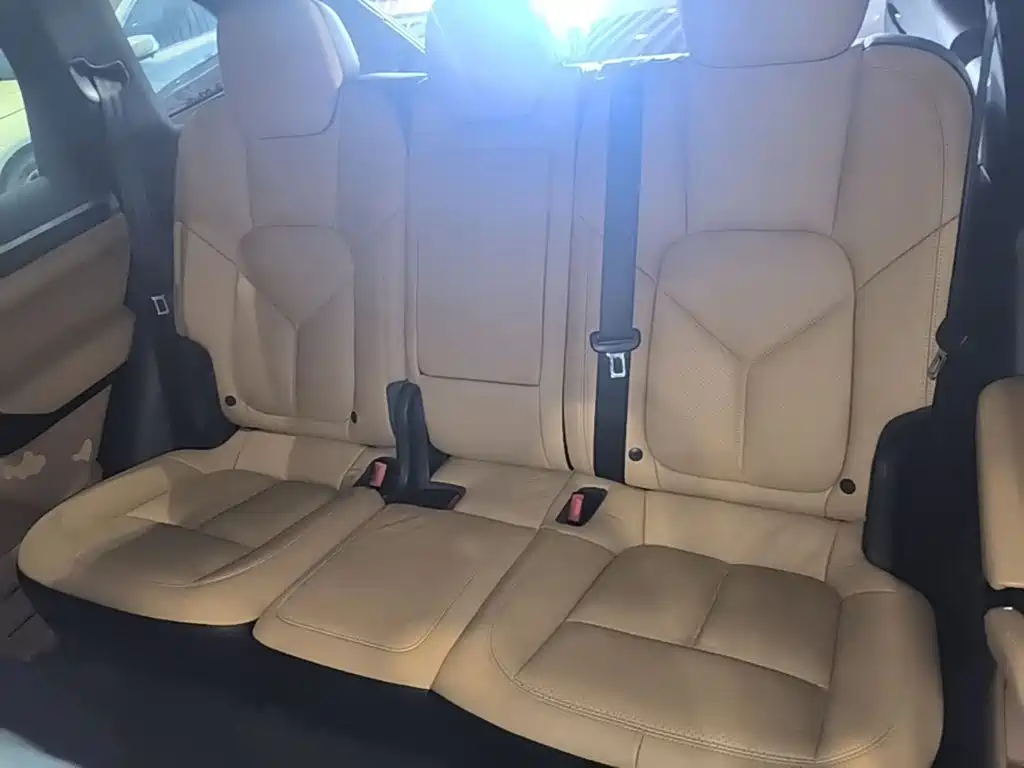 Porsche Cayenne — миниатюра 17