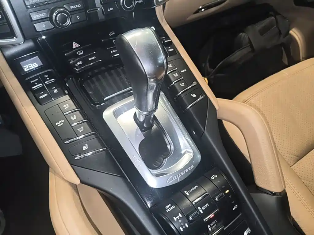 Porsche Cayenne — миниатюра 14