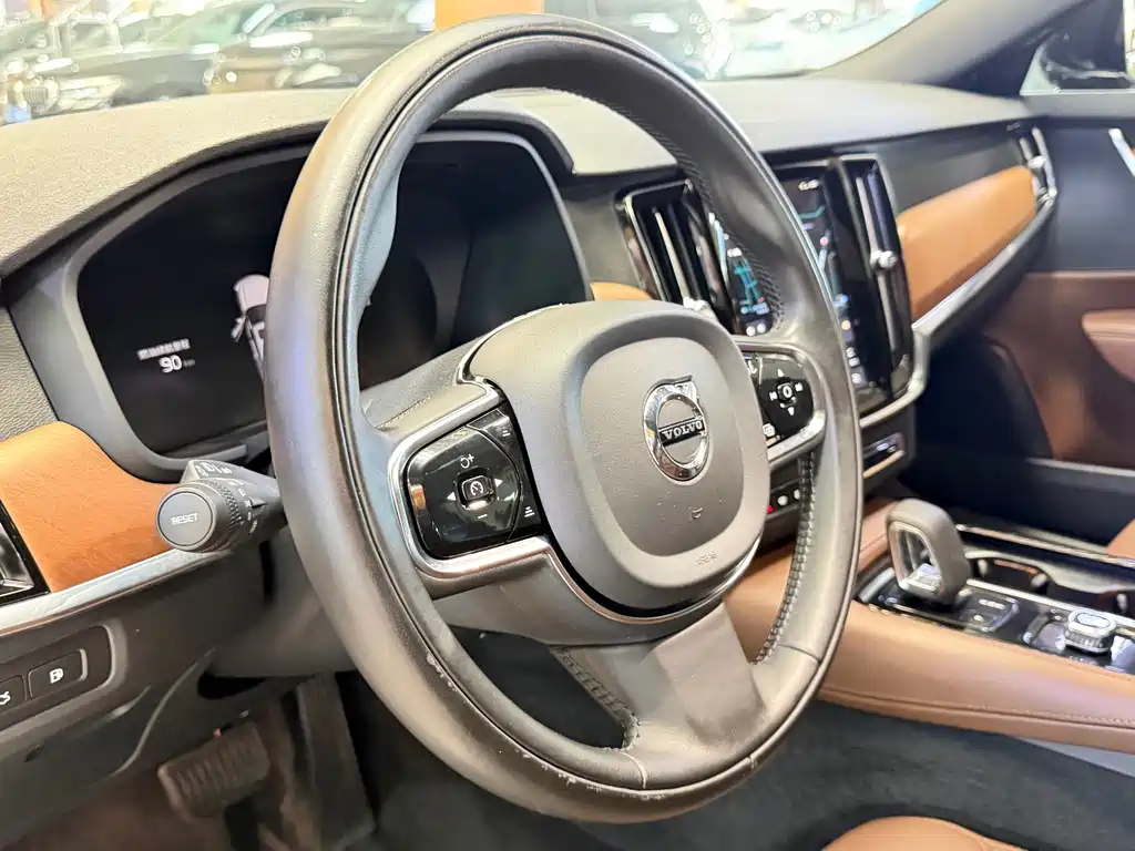 Volvo S90 PHEV — миниатюра 8