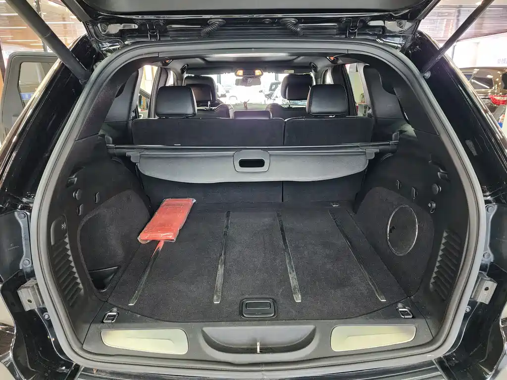 Jeep Grand Cherokee SRT — миниатюра 11