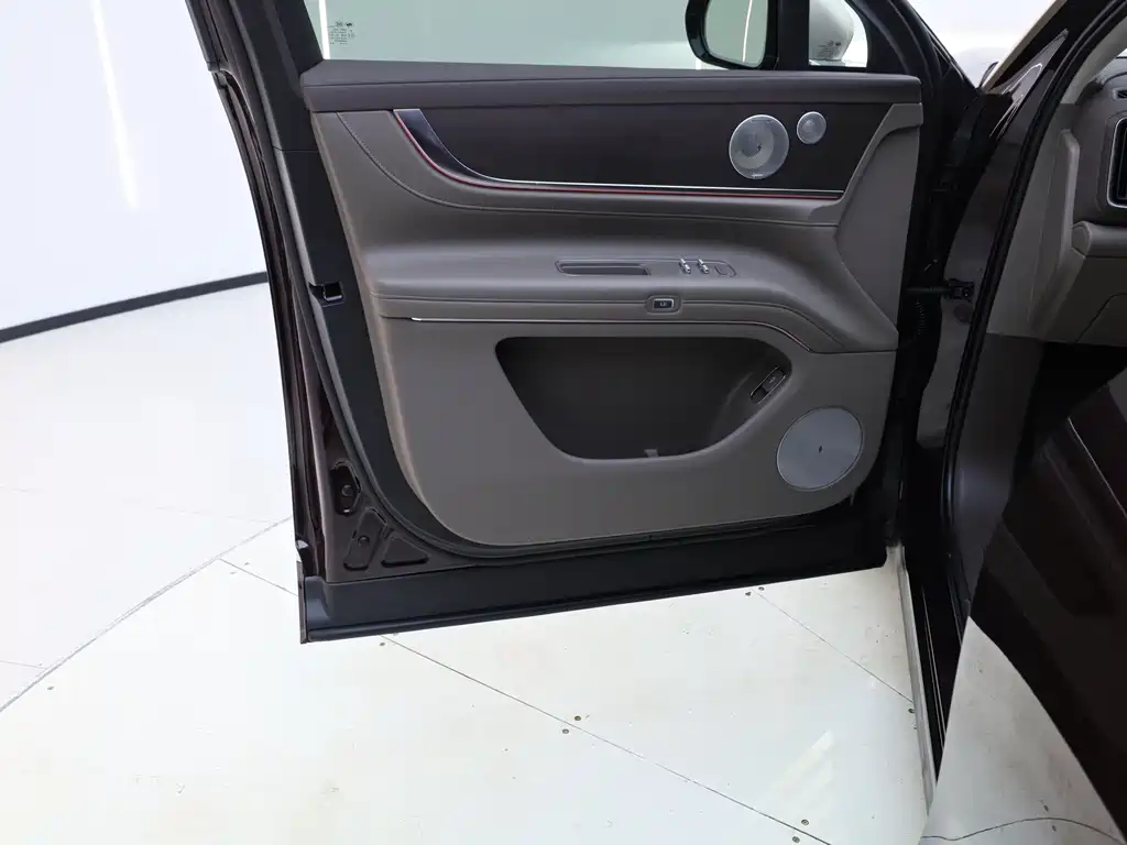 AITO ASK THE WORLD M9