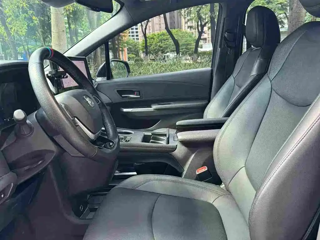 Toyota Sienna 2023 2.5L Luxury