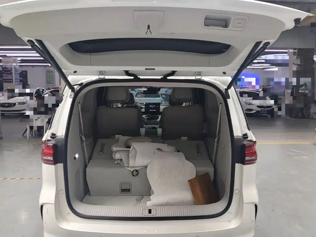 Roewe iMAX8 New Energy — миниатюра 19