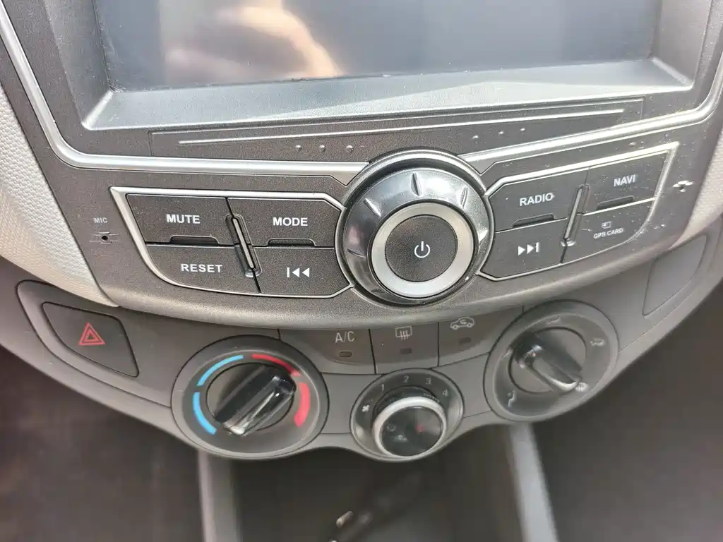 Chevrolet Sail — миниатюра 12