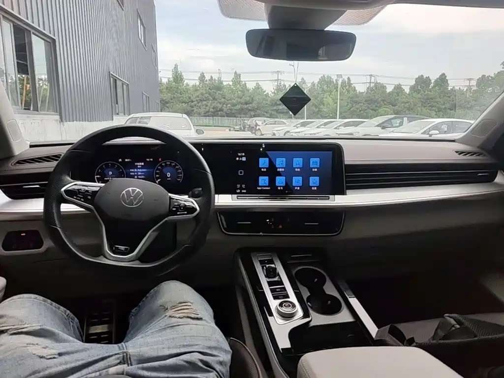 Volkswagen Tavendor 2023 380TSI R-Line
