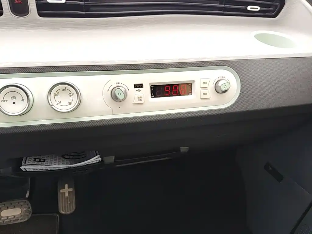Wuling MINIEV — миниатюра 13